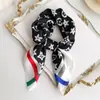 Lenço de Seda com Estampa de Letras Novo de Verão Lenço de Seda Imitação 70cm Simples Versátil Profissional Lenço Feminino