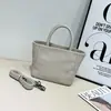 Bolsa de Mão Transfronteiriça Estilo Novo para Mulheres, Couro Integral de Primeira Camada, Caimento Natural, Bolsa Transversal Simples e Fashion, Bolsa de Ombro Versátil para o Dia a Dia