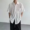 Nova camisa casual versátil masculina, marca da moda, estilo retrô japonês de primavera e outono, bonito, cor sólida, manga curta, corte solto para o verão