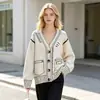 Suéter de punto de moda europeo y americano talla grande para mujer, nuevo estilo otoño/invierno, diseño versátil de bloques de color blanco y negro, corte holgado y relajado, cárdigan de punto