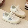 Tênis infantis 2026 novos com estampa de estrelas, sapatos atléticos casuais de sola grossa para meninas, tênis de corrida, sapatos de estudante estilo vintage, sapatos infantis respiráveis