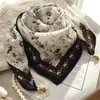 Bufanda Cuadrada Cálida Nueva y Elegante con Hebilla Magnética, Pañuelo Triangular de Seda, Bufanda de Algodón para Mujer, Bufanda Versátil para el Cuello para Primavera y Otoño, Elegante Bufanda para el Cuello