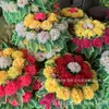 Boas Bandejas de Flores, Pequenos Enfeites Florais para o Festival Qingming, Bandejas de Flores Arqueadas, Enfeites Florais de Qingming, Pequenos Enfeites de Crisântemo, Atacado de Suprimentos Funerários e Sacrificiais