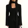 Roupas femininas transfronteiriças europeias e americanas 2026, nova jaqueta blazer casual de outono de cor sólida com decote V e manga longa, com detalhe de lenço