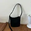 Bolso tipo cubo minimalista estilo coreano Shuai Mi Jia, nuevo modelo otoño 2026, bolso de hombro de alto valor estético, bolso de hombro único y moderno