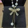 Collar Largo de Cadena para Suéter Estilo Chanel de Aleación de Alta Gama para Mujer, Versátil Colgante de Accesorio para Ropa de Otoño e Invierno de Temperamento de Lujo Ligero