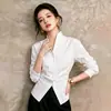 Nueva camisa de trabajo profesional de estilo minimalista, de alta gama, blanca, corte entallado a la cintura, fina para el verano, para ir al trabajo