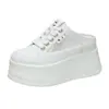 Pantuflas Blancas de Malla con Plataforma y Suelas Gruesas, Nuevo Estilo Verano 2026, Mocasines Cerrados de Moda para Uso en Exteriores, Estilo Perezoso