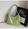 Bolsa Tote de Couro Macio Grande Capacidade Nova Casual Primavera 2026 Moda para o Dia a Dia Ombro Multi-Uso para Mulheres