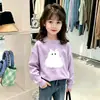 Camiseta de algodão puro de manga longa para meninas para primavera e outono de 2026, camiseta básica infantil estilosa com estampa de desenho animado para meninas pequenas