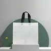 Sacolas TNT Personalizadas para Lojas de Roupas, Sacolas de Compras Impermeáveis para Roupas, Sacolas Tote Bag TNT, Sacolas Ecológicas Estampadas em Cores em Estoque