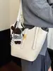 Bolso cruzado para mujer 2026 Diseño de nicho Bolso de axila francés Bolso de mano de alta gama Bolso de hombro retro a la moda para el trabajo
