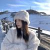 Chapéu de tricô branco peludo com cara de animal Chapéu de pescador de pelúcia glutinoso quente fofo para menina de inverno com circunferência da cabeça grande