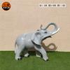 Escultura de elefante de fibra de vidrio en stock de fábrica para lugar escénico al aire libre Decoración de animales para parque infantil Elefante grande y pequeño Adornos decorativos