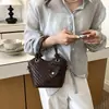 Bolsas tejidas muy elegantes y únicas para mujer, nuevas y modernas bandoleras de moda 2026, bolsos sencillos, bolsos tipo cubo