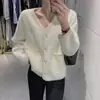 Outono e inverno francês Novo casaco estilo Chanel feminino de veludo imitação de mink cardigã de tricô design suave suéter estilo socialite