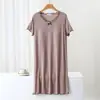 Camisola feminina de modal, manga curta, decote V, comprimento médio, novo estilo primavera-verão com renda e laço, com bojos embutidos