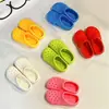 Portacepillos de Dientes Súper Lindo con Forma Realista de Pantufla, Montaje en Pared, Organizador de Cepillos de Dientes sin Taladro, Organizador de Portalápices para Baño