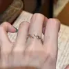 Anillo de Zirconia con Pedrería Color Dopamina Ojo de Caballo Diseño Dulce Exquisito Espiga de Trigo Índice