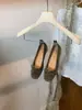 Otoño 2026 Nuevo Estilo Coreano Simple Elegante Punta Cuadrada Tacón de Cuña de Terciopelo con Moño Poco Profundo Zapatos Mary Jane para Todas las Estaciones
