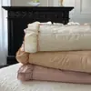 Funda de Cama Individual de Algodón Mercerizado de Fibra Larga 60S Proceso de Costura de Alta Densidad Lavado con Piedras a Alta Temperatura Juego de Ropa de Cama de Tres Piezas Estilo Minimalista