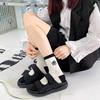 Calcetines de longitud media bordados con camelia y rosa, estilo japonés, dulces y cómodos, calcetines clásicos de rayas verticales en blanco y negro para primavera, verano, otoño e invierno