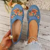 Nuevos zapatos étnicos de gran tamaño transfronterizos para madre, zapatos de tela del viejo Pekín para mujer, zapatos planos de gamuza bordada de suela blanda, zapatos de un solo piso bajos