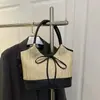 Bolsa de Ombro Feminina Verão 2025 com Laço Sob o Braço Moda Casual Grande Capacidade Bolsa de Mão Nicho Palha Cor Contrastante Bolsa de Ombro