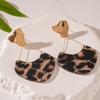 Pendientes Geométricos de Resina con Estampado de Leopardo Retro para Otoño e Invierno Estilo Simple y de Nicho Europeo y Americano Pendientes de Gama Alta para Mujer