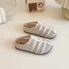 Zapatos para caminar de bebé para niños, zapatos de cuero tejido de nicho para niñas, nuevo modelo de primavera 2026, sandalias sin cordones de suela blanda para niños pequeños