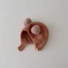 Nuevo Sombrero Protector de Oídos para Bebé, Lindo para Otoño e Invierno, Cálido y Protector contra el Frío, Cómodo para Bebé, Doble Bola, Suave y Cera, Gorro para Pies, Venta al por Mayor