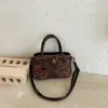 Bolso de mano con acabado mate retro, nueva colección otoño/invierno 2026, bolso cruzado versátil para mujer, bolso tote moderno y popular, bolso de mano pequeño