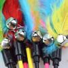 Fábrica direta vara de plástico pena colorida vara de gato engraçado com Bell gato resistente a arranhões mordida gato engraçado Rod gato brinquedo
