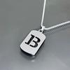 Nuevo producto superventas 26 letras inglesas huecas de acero de titanio que no se decoloran accesorios de joyería collar sensación de alta gama cadena para suéter de otoño e invierno