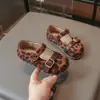Sapatos Mary Jane retrô infantis, coleção de outono para meninas, sapatos slip-on de sola macia, tamanhos pequenos e médios, estampa de leopardo, sapatinhos de couro versáteis