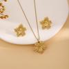 Exquisito juego europeo y americano de lujo creativo irregular de hojas geométricas poligonales con textura de flores de amor, aretes y collar