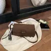 2026 Nova Bolsa Transversal de Camurça de Couro Bovino Fosco Design de Nicho Feminino Bolsa de Ombro Único Versátil para o Trabalho Quadrada Retrô