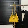 Bolso Cruzado de Suede Acolchado con Cadena para Hombro o Axila Tipo Cubo para Mujer, Versátil, Gran Capacidad, Desmontable DIY