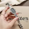 O Novo Relógio Oval de Nicho Feminino da Moda com Pulseira Minimalista de Bambu Cria uma Sensação de Sofisticação ao Redor do Pulso