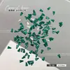 Mini Esmeralda Pequeno Fundo Plano Irregular Zircônia Diamante Decorações para Unhas Verde Escuro Celebridade da Internet Gota d'Água Diamantes para Unhas Atacado