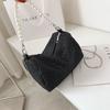 Bolsa pequeña de celebridad de transmisión en vivo al por mayor estilo occidental para mujer 2024 nueva moda bolsa cruzada de diamantes de colores bolsa con cadena de perlas