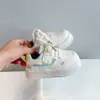 Zapatillas para niñas, zapatos casuales para niños, nuevos zapatos para niños primavera y otoño 2026, zapatillas deportivas de moda para estudiantes de primaria, zapatos blancos versátiles