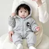 Macacão de bebê, coleção primavera e outono, roupas infantis, moletom com capuz para bebês meninos, estiloso e moderno, com letra C e zíper