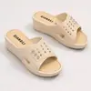 Sandalias de cuña de moda versátiles para mujer, estilo romano, zapatos de madre para uso en exteriores y trabajo, con suelas gruesas y tacones altos para aumentar la altura.