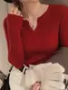 Top de punto negro para mujer 2025 Otoño e Invierno Diseño de nicho Ajuste ceñido Estilo occidental Cuello en V interior Prendas de punto