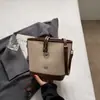 2025 Nova Bolsa Saco Feminina Transversal Simples Moda Clássica Estilo Europeu e Americano Bolsa de Ombro Único Transversal Bolsa Feminina da Moda