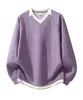 Camiseta de manga larga con bloques de color, cuello en V y textura para hombre, nueva colección de otoño, casual, versátil, corte holgado, sudadera tipo jersey de dos piezas simuladas