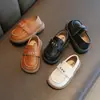 Zapatos de cuero estilo británico para niños 2026 otoño versión coreana moda estudiantil mocasines sin cordones lindos mocasines para bebé