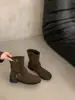 Hebilla de Cinturón Estilo Británico Vintage Chuyuji Botas Martin para Mujer 2026 Otoño/Invierno Nuevo Diseño de Nicho con Punta Dividida Falsa Ajuste Delgado