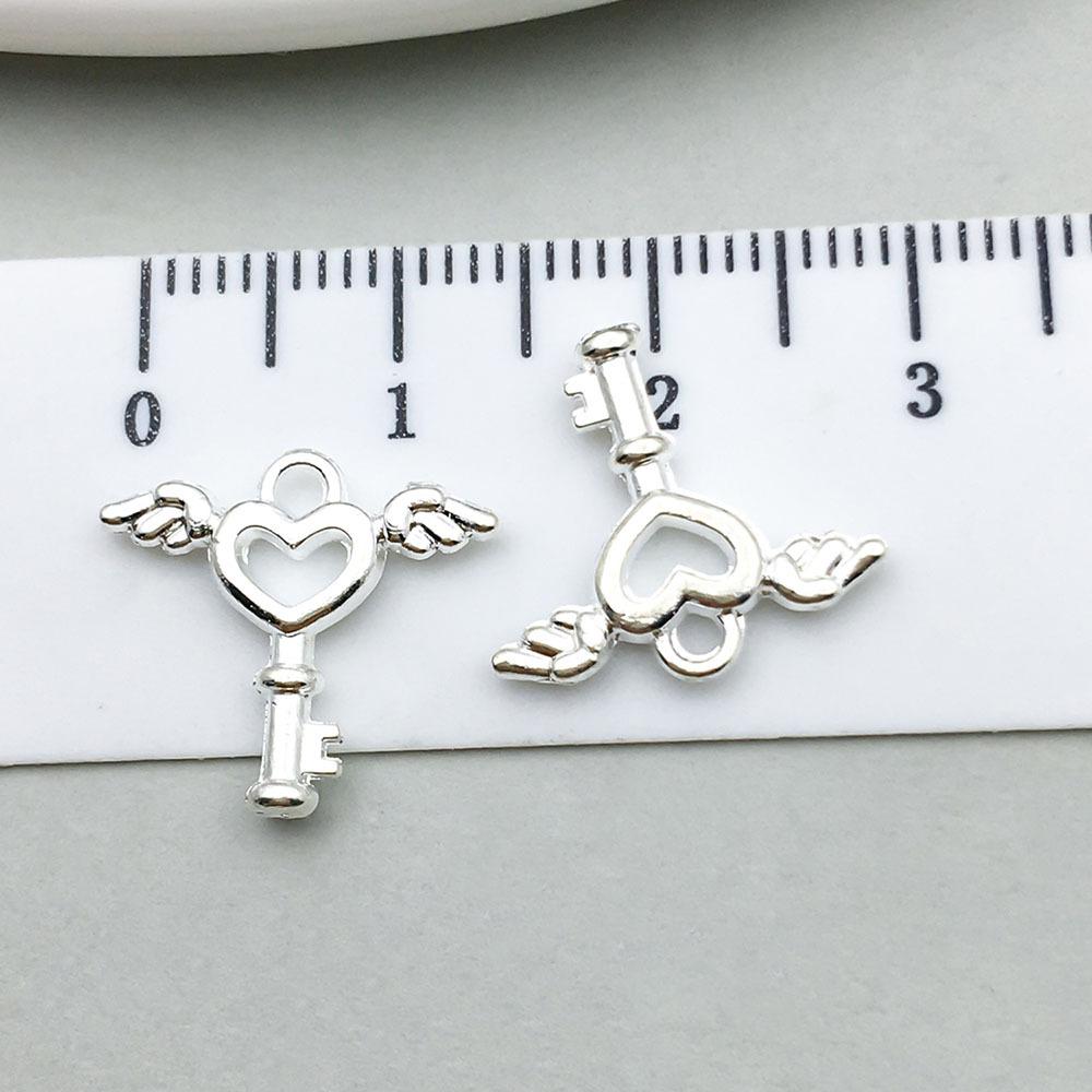20958-M-亮银锌合金桃爱心形翅膀钥匙15x15-0.7
